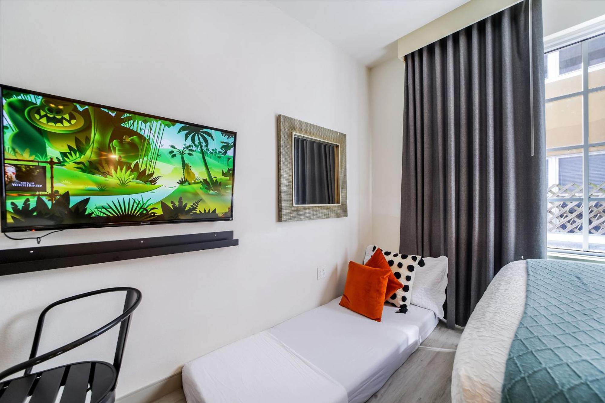 Claremont Hotel Miami Beach Bagian luar foto