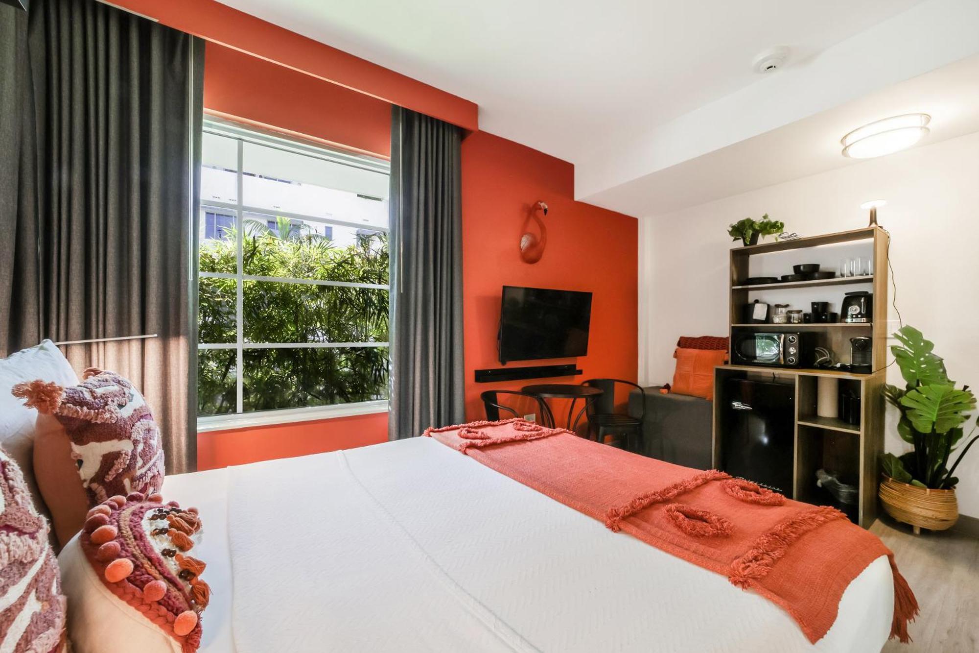 Claremont Hotel Miami Beach Bagian luar foto
