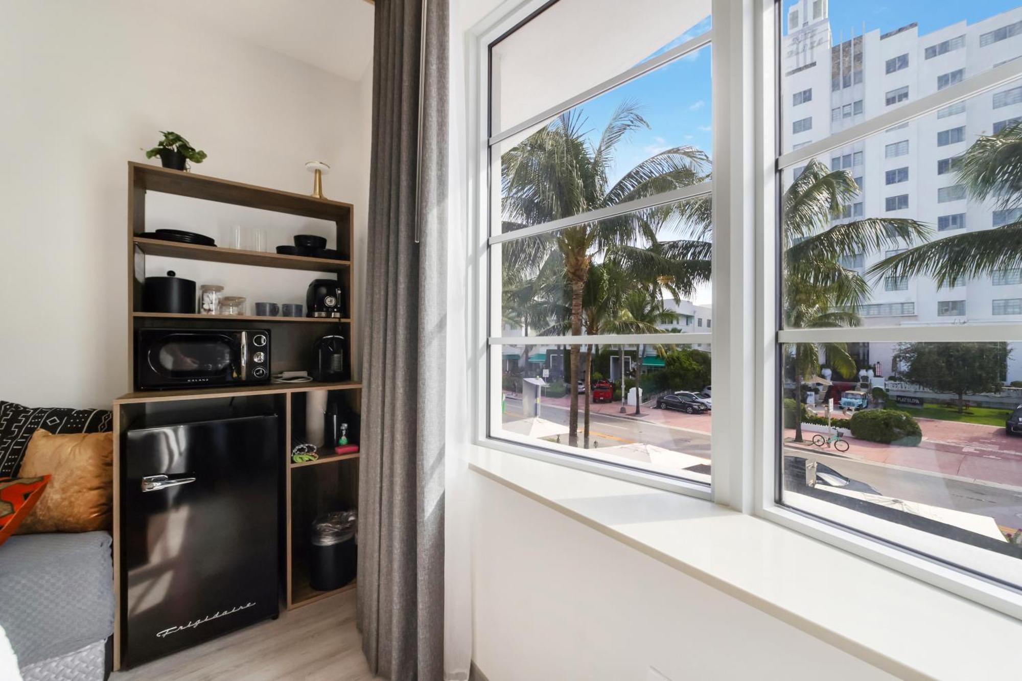 Claremont Hotel Miami Beach Bagian luar foto