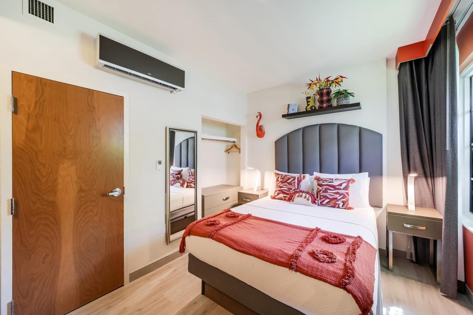 Claremont Hotel Miami Beach Bagian luar foto