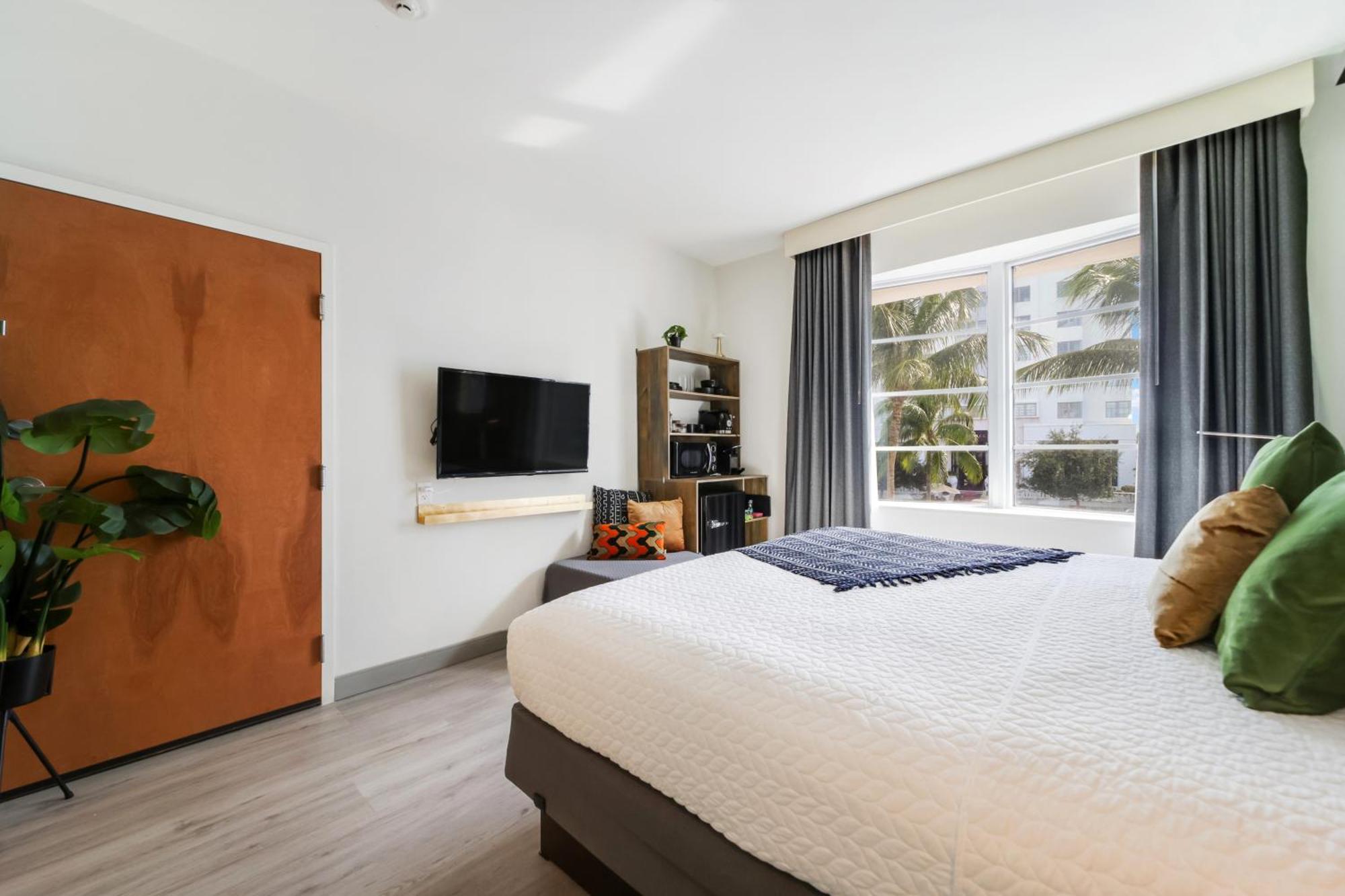 Claremont Hotel Miami Beach Bagian luar foto